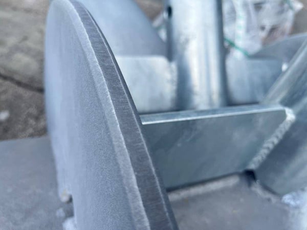 Preparazione meccanica dei manufatti per zincatura e verniciatura